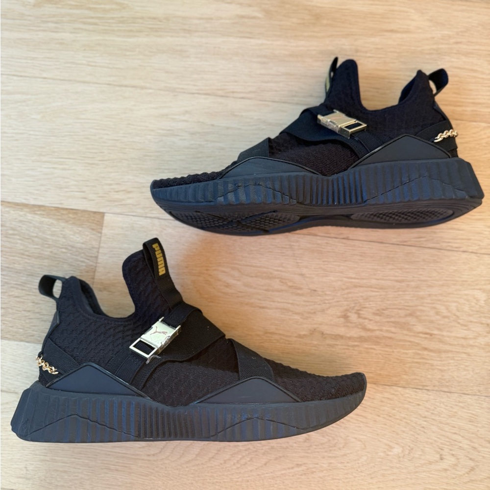 Puma Defy Sneakers